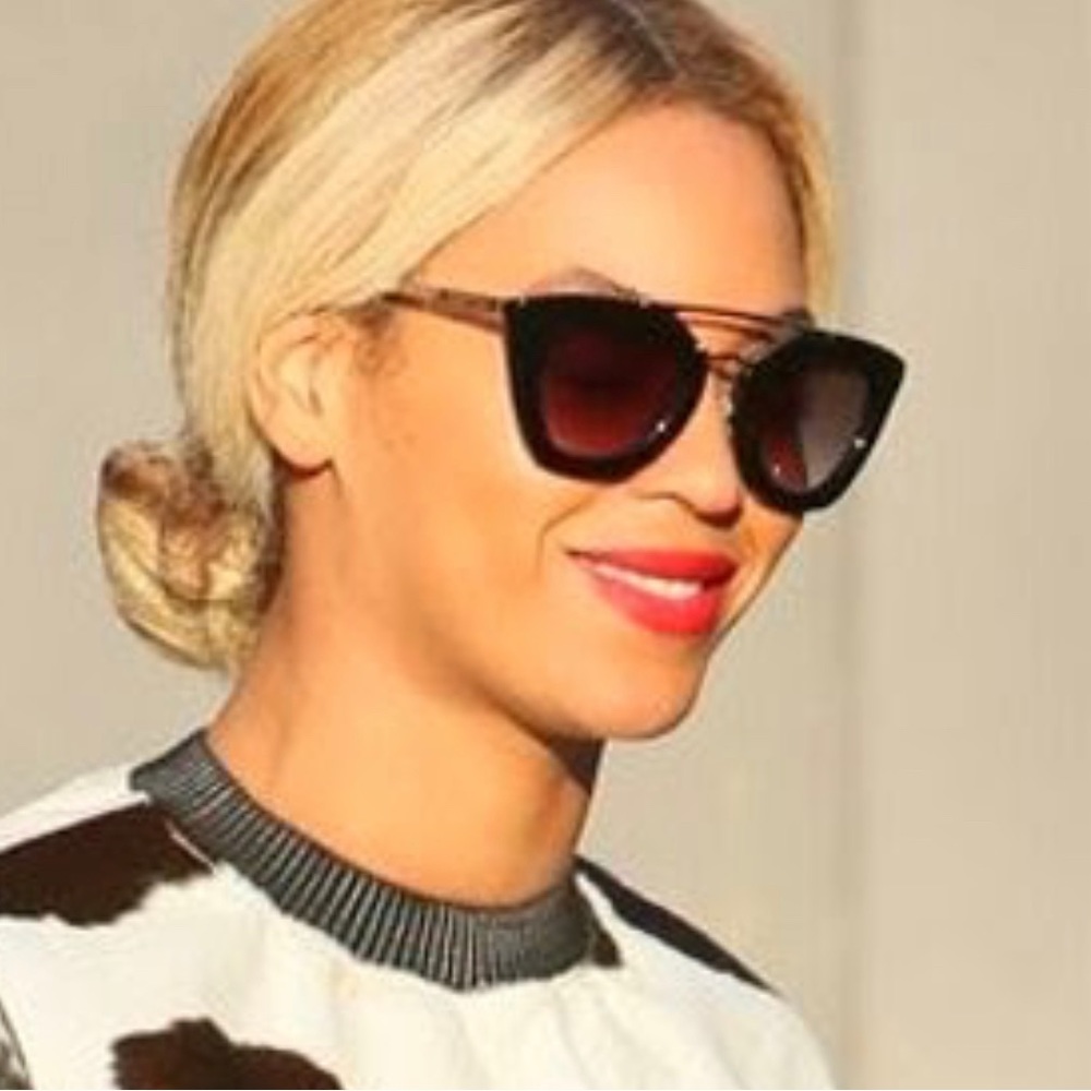 Prada sunnies with case